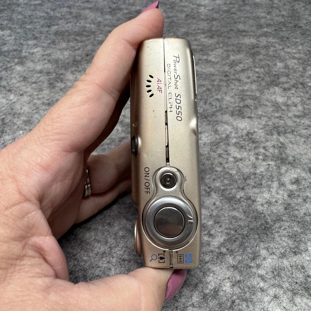 Canon Digital Camera PowerShot SD550 Digital ELPH 7.1MP Y2K Retro Compact Silver